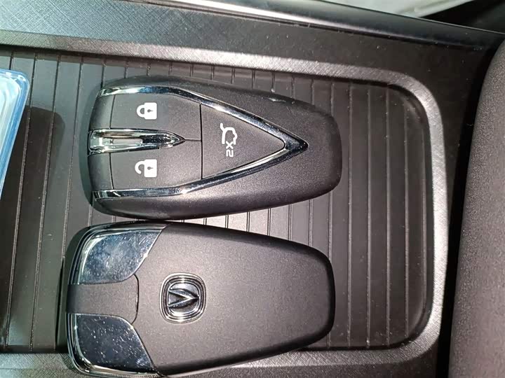 Фото 9 - Changan UNI-T