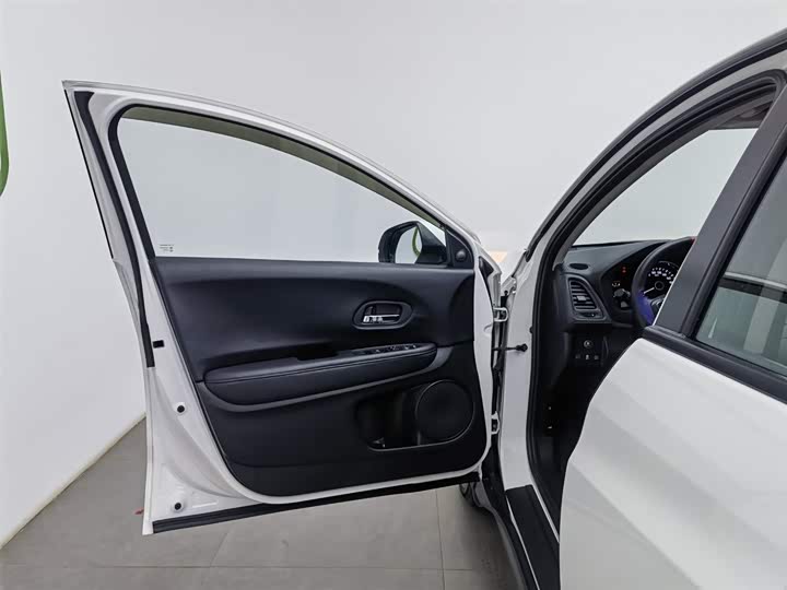 Фото 8 - Honda Vezel