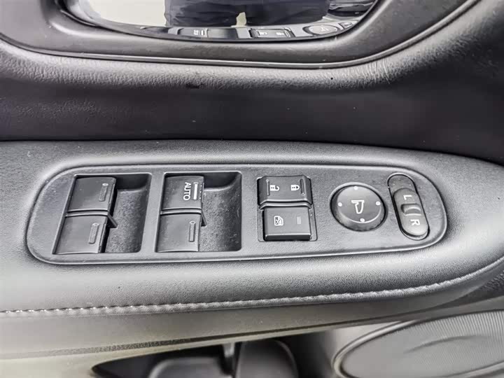 Фото 9 - Honda Vezel