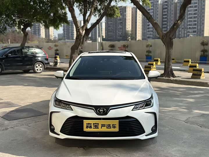 Фото 2 - Toyota Corolla