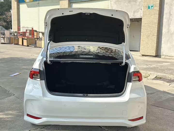 Фото 8 - Toyota Corolla