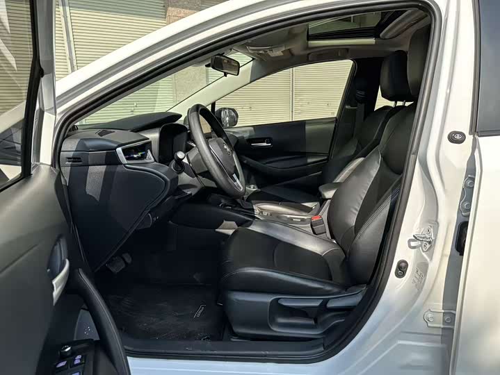 Фото 9 - Toyota Corolla