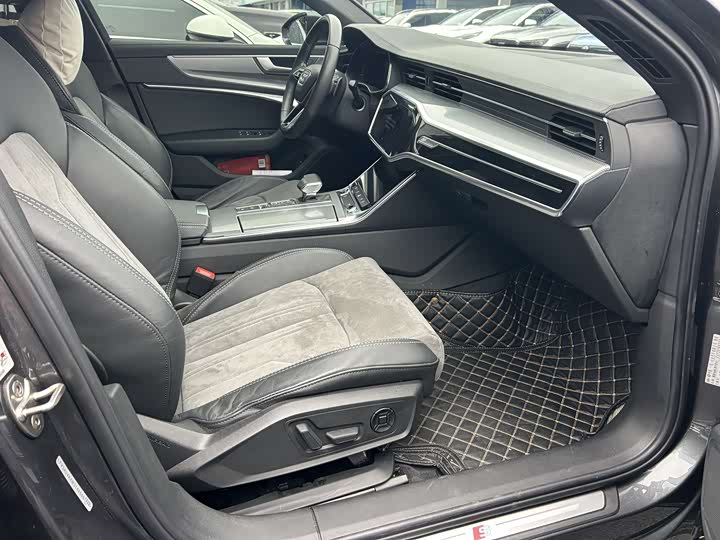 Фото 8 - Audi A6L