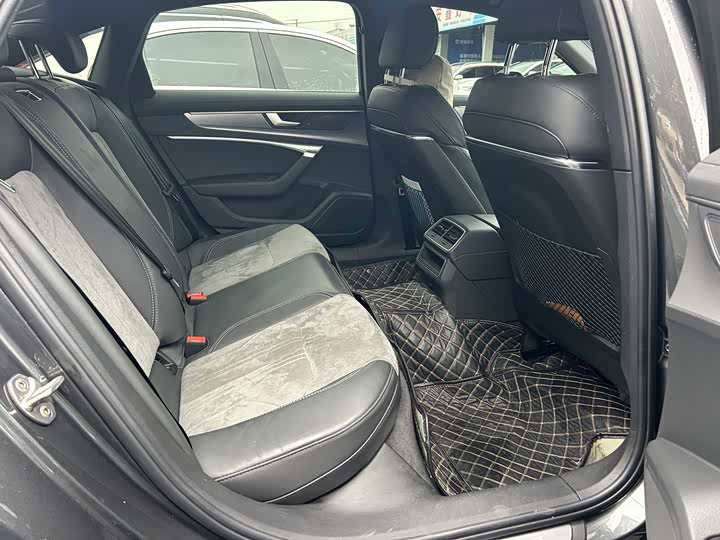 Фото 9 - Audi A6L