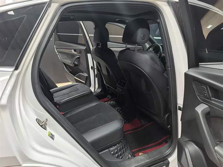 Фото 9 - Audi Q5L Sportback