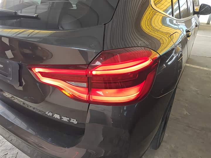 Фото 8 - BMW iX3