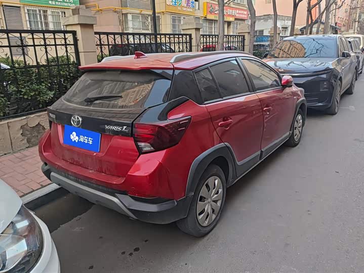 Фото 3 - Toyota Yaris L Hatchback