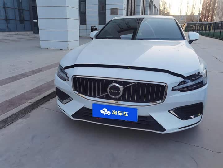Фото 2 - Volvo S60
