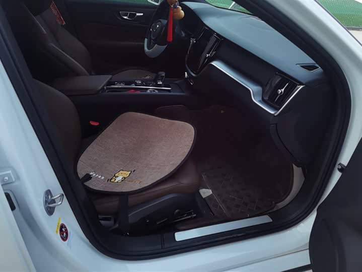 Фото 8 - Volvo S60