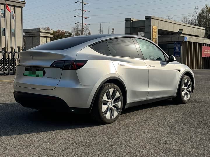 Фото 4 - Tesla Model Y