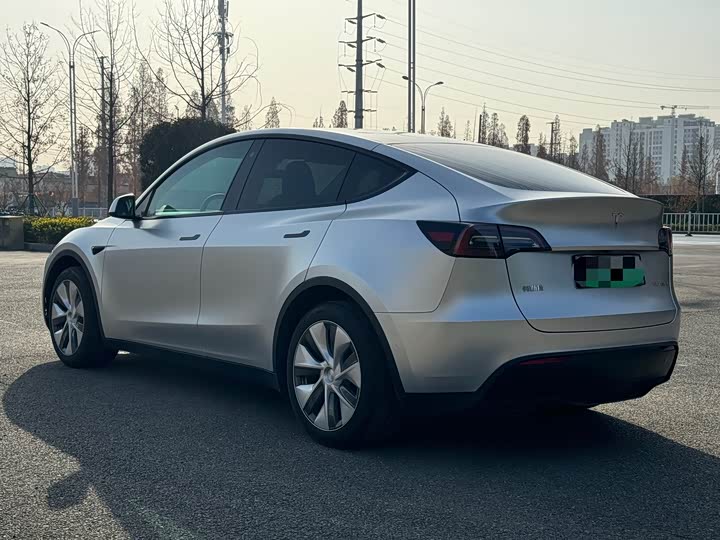 Фото 6 - Tesla Model Y