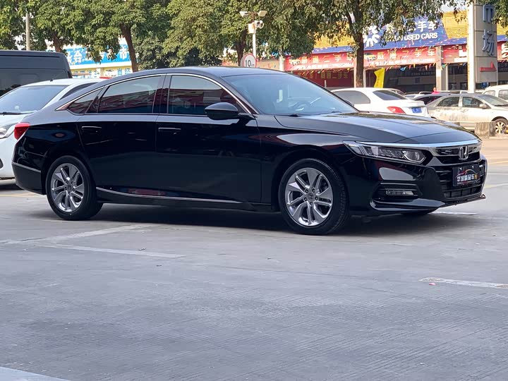 Фото 3 - Honda Accord