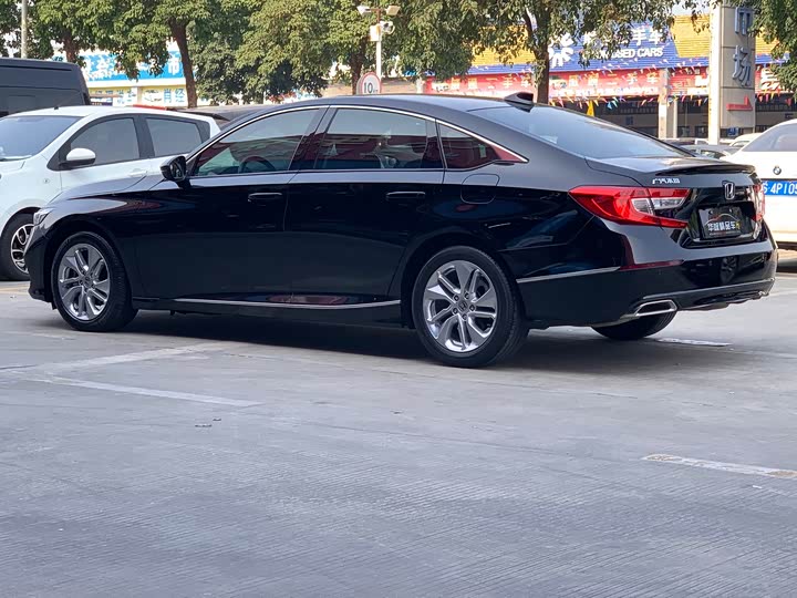 Фото 4 - Honda Accord