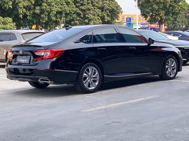 Фото 6 - Honda Accord