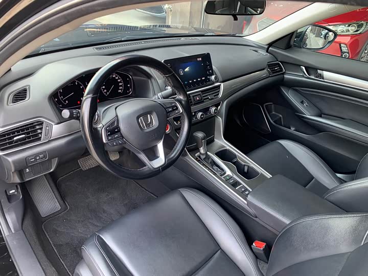 Фото 8 - Honda Accord