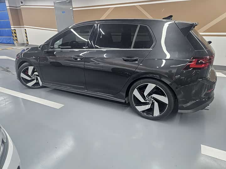 Фото 7 - Volkswagen Golf GTI