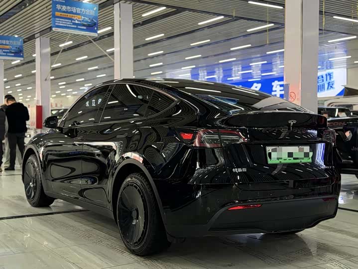 Фото 8 - Tesla Model Y