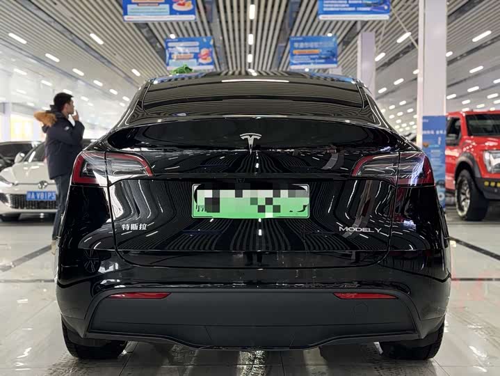 Фото 9 - Tesla Model Y