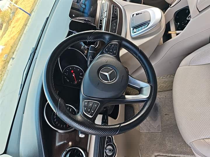 Фото 3 - Mercedes-Benz V-Class