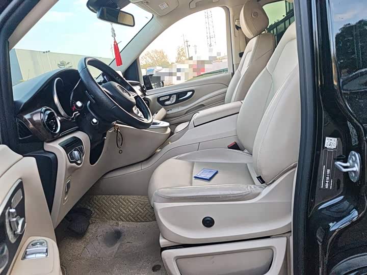 Фото 8 - Mercedes-Benz V-Class