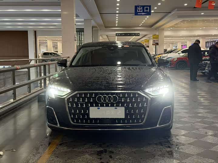 Фото 2 - Audi A8