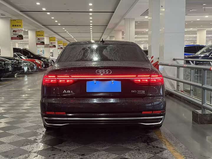 Фото 5 - Audi A8