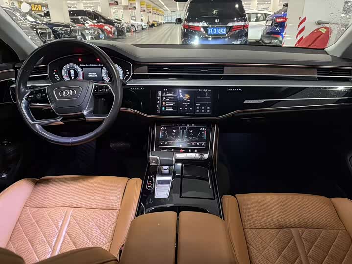 Фото 7 - Audi A8