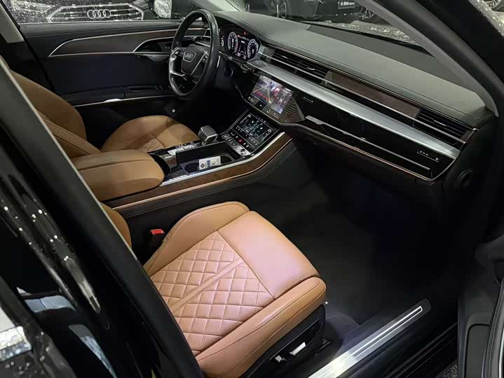 Фото 8 - Audi A8