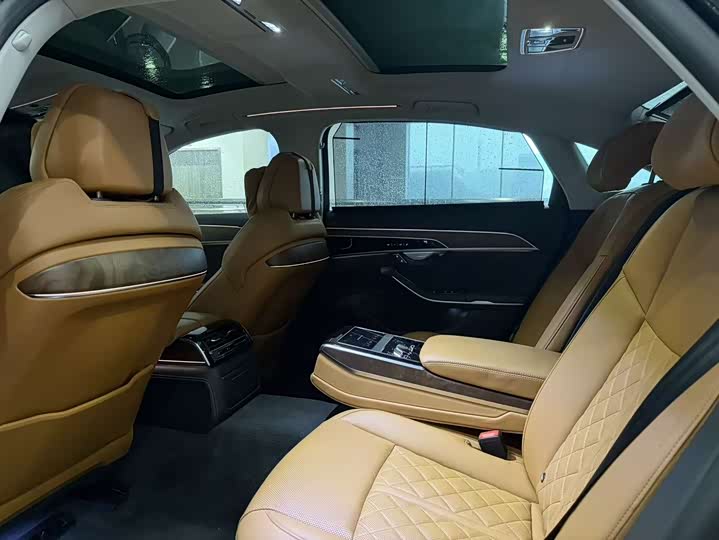 Фото 9 - Audi A8