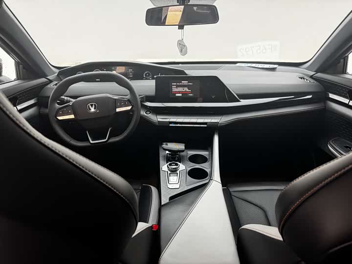 Фото 6 - Changan UNI-V