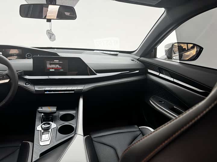 Фото 8 - Changan UNI-V