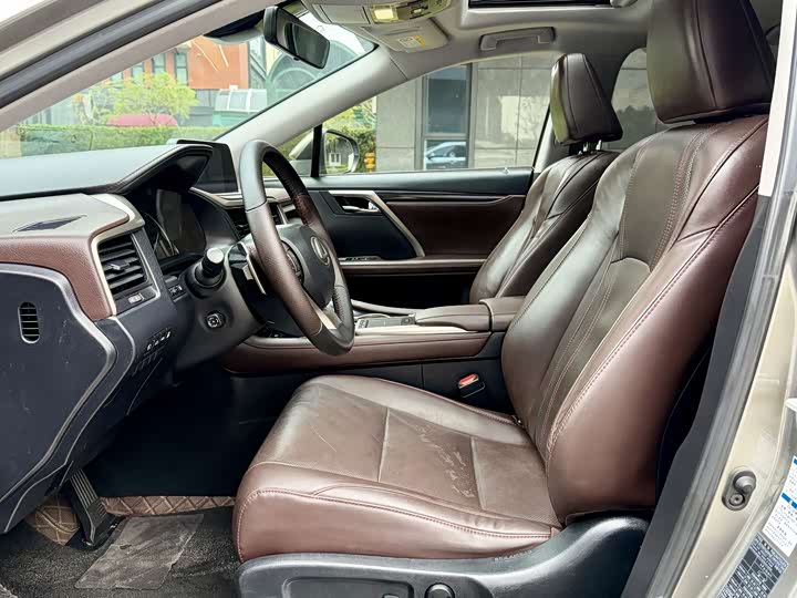 Фото 9 - Lexus RX