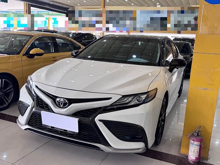 Фото 1 - Toyota Camry