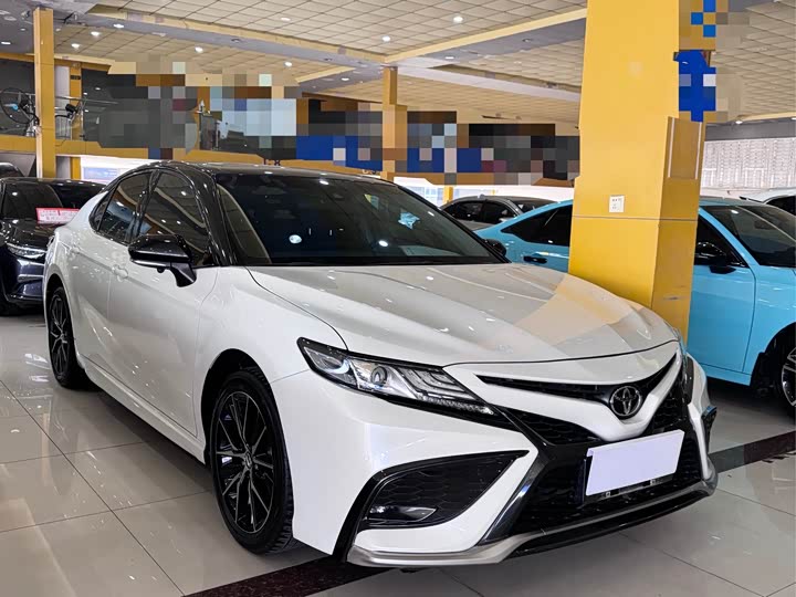 Фото 3 - Toyota Camry