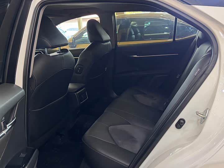 Фото 5 - Toyota Camry