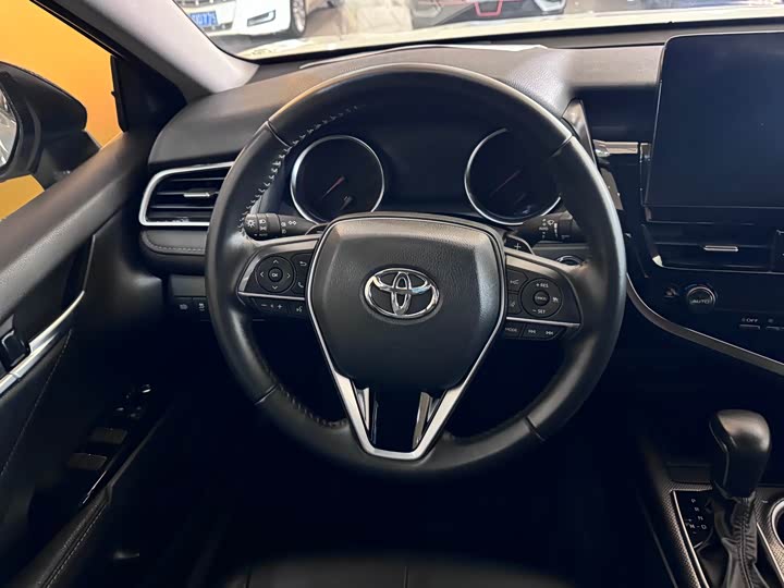 Фото 9 - Toyota Camry