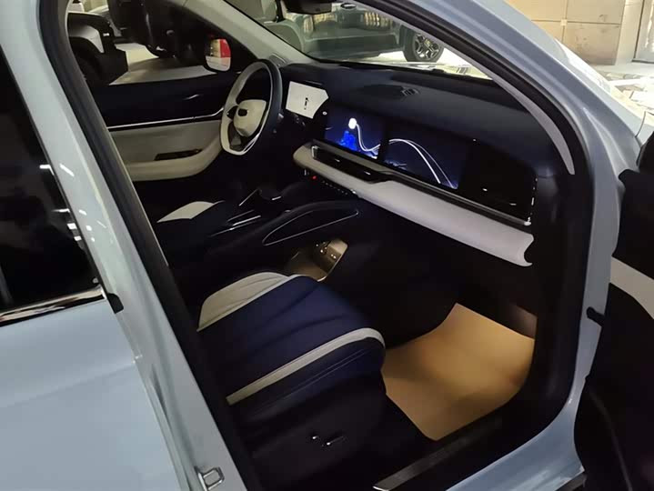 Фото 8 - Geely Monjaro