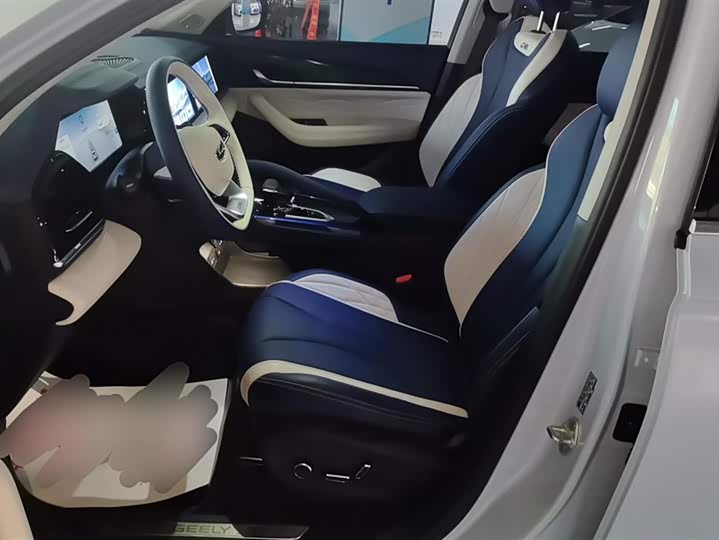 Фото 9 - Geely Monjaro