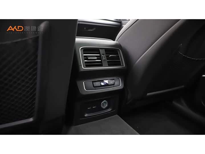 Фото 9 - Audi Q5L