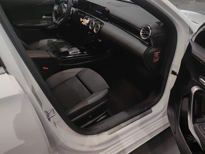 Фото 8 - Mercedes-Benz A-Class