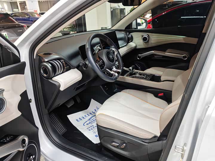 Фото 2 - BYD Yuan Plus