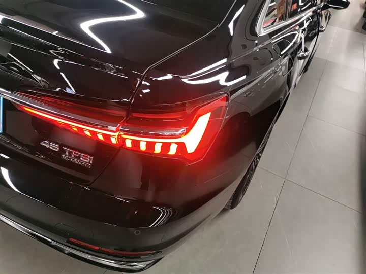 Фото 8 - Audi A6L