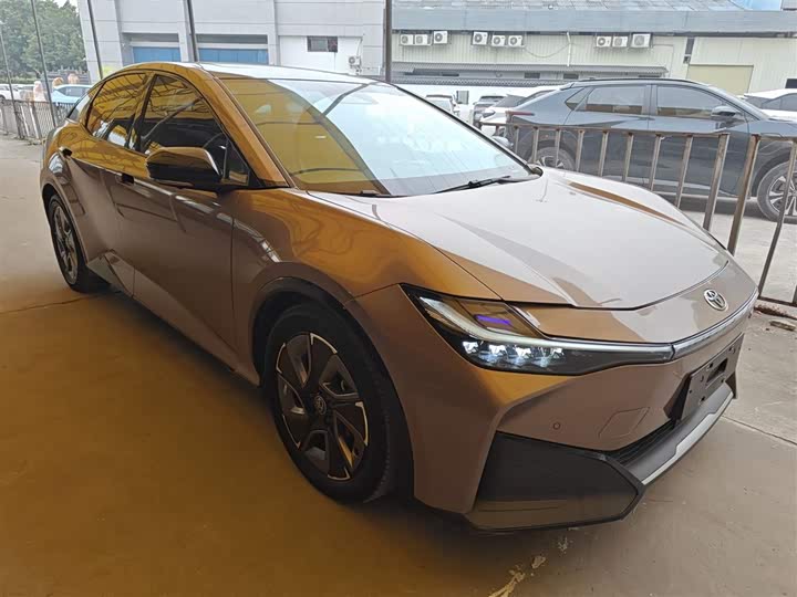 Фото 3 - Toyota bZ3