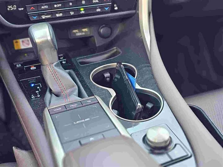 Фото 9 - Lexus RX