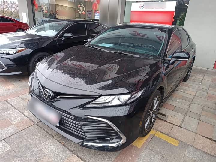 Фото 2 - Toyota Camry