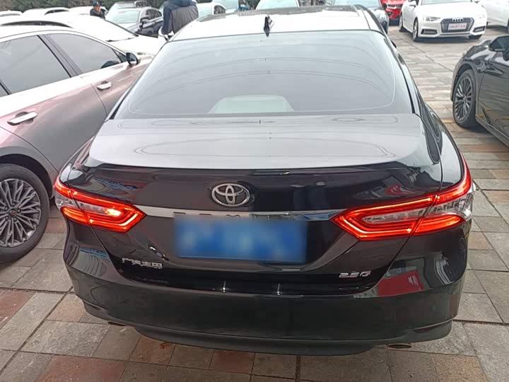 Фото 6 - Toyota Camry