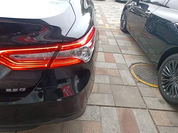 Фото 8 - Toyota Camry