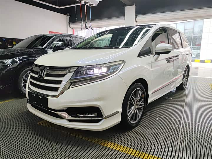 Фото 2 - Honda Elysion