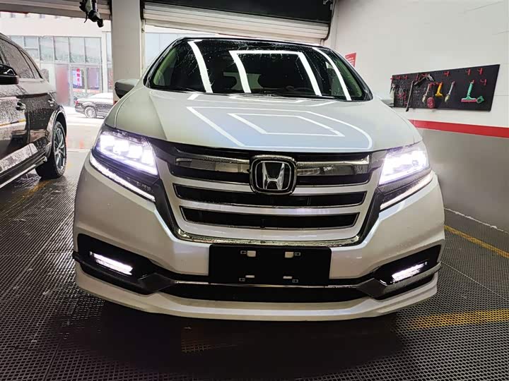 Фото 3 - Honda Elysion