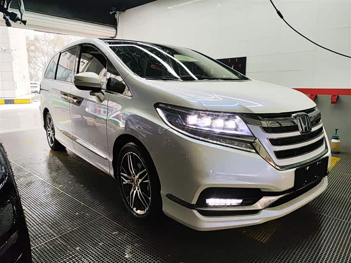 Фото 4 - Honda Elysion